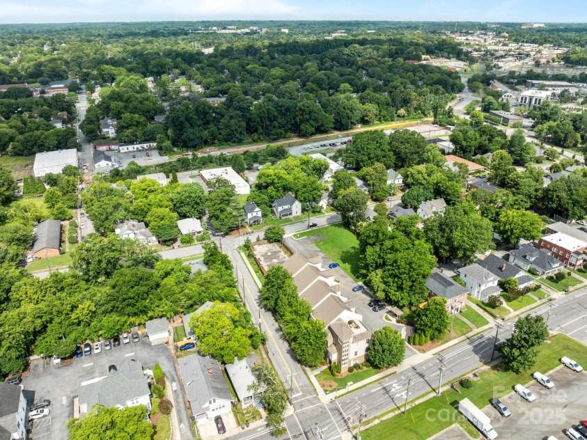 606 Bellemeade Street, Greensboro, NC 27401.  MLS# CAR4277074, YatesRealty ID 23469. 