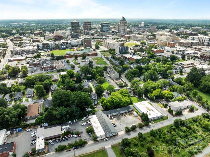 606 Bellemeade Street, Greensboro, NC 27401.  MLS# CAR4277074, YatesRealty ID 23469. 