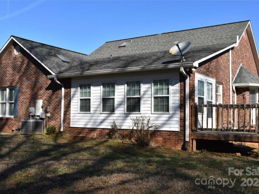 1044 TARLTON Drive, Shelby, NC 28052.  MLS# CAR4216749, YatesRealty ID 2347. 