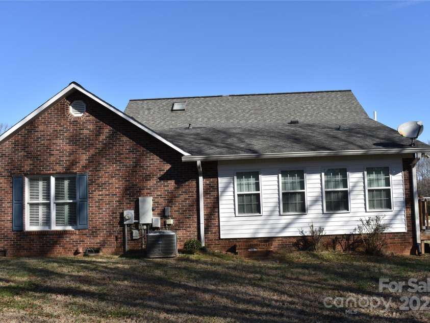 1044 TARLTON Drive, Shelby, NC 28052.  MLS# CAR4216749, YatesRealty ID 2347. 
