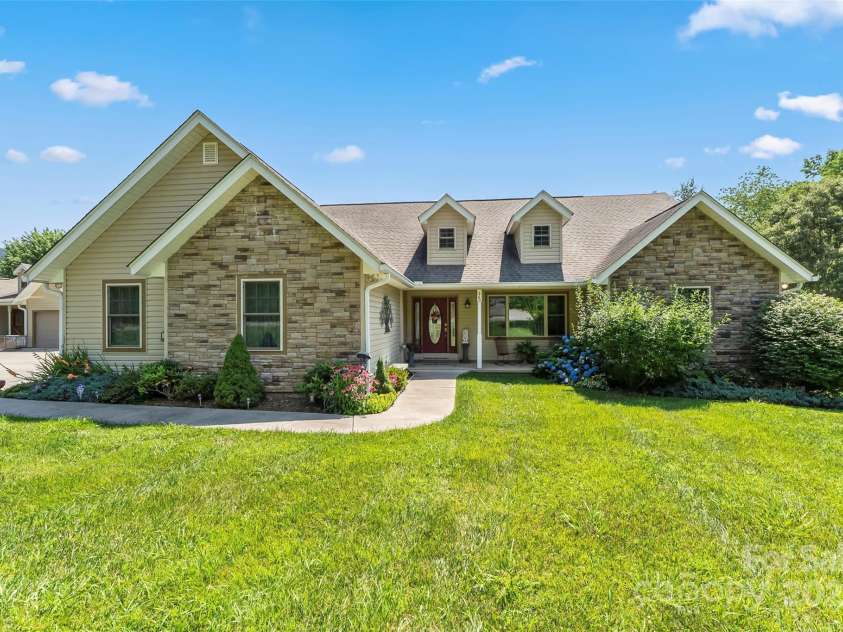 860 Asbury Road, Candler, NC 28715.  MLS# CAR4275726, YatesRealty ID 23471. Welcome Home!