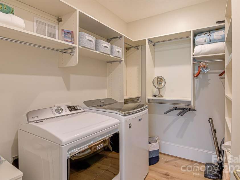 2632 Bartram Place, Winston Salem, NC 27106.  MLS# CAR4276992, YatesRealty ID 23472. 