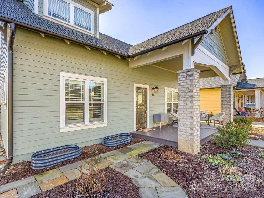 68 Bungalow Way, Brevard, NC 28712.  MLS# CAR4275449, YatesRealty ID 23473. 