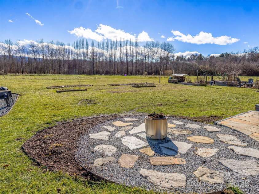 68 Bungalow Way, Brevard, NC 28712.  MLS# CAR4275449, YatesRealty ID 23473. 