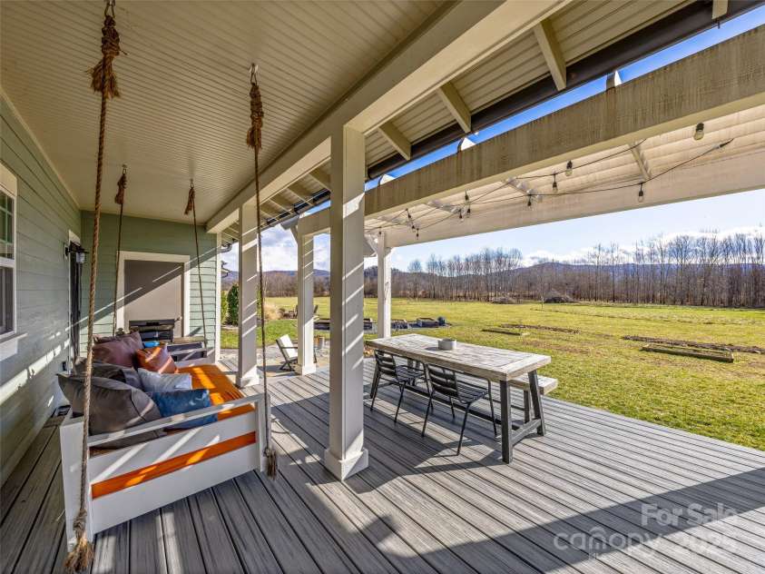 68 Bungalow Way, Brevard, NC 28712.  MLS# CAR4275449, YatesRealty ID 23473. 
