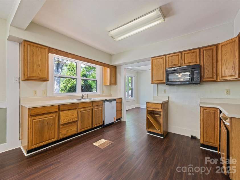 205 Hazelwood Avenue, Waynesville, NC 28786.  MLS# CAR4274763, YatesRealty ID 23475. 