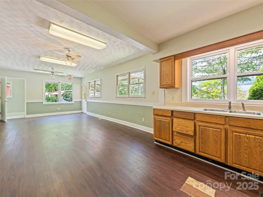 205 Hazelwood Avenue, Waynesville, NC 28786.  MLS# CAR4274763, YatesRealty ID 23475. 