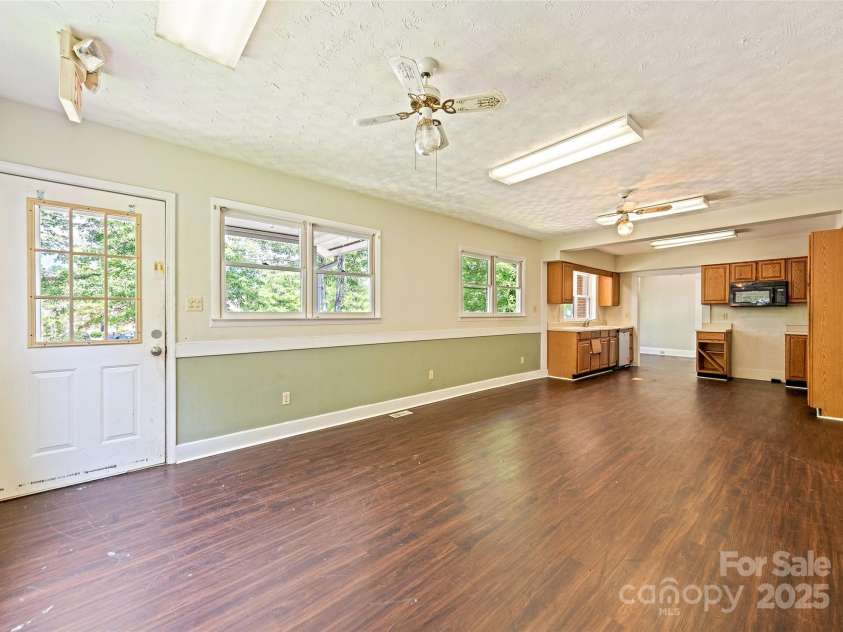 205 Hazelwood Avenue, Waynesville, NC 28786.  MLS# CAR4274763, YatesRealty ID 23475. 