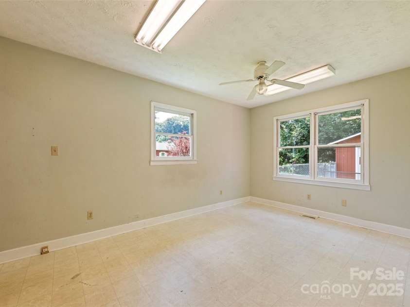 205 Hazelwood Avenue, Waynesville, NC 28786.  MLS# CAR4274763, YatesRealty ID 23475. 