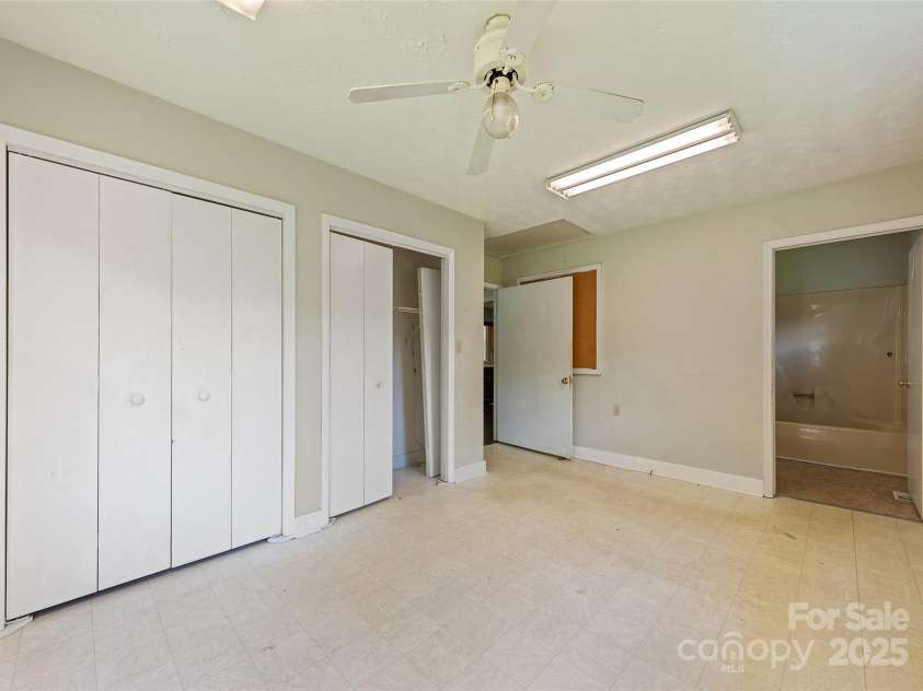 205 Hazelwood Avenue, Waynesville, NC 28786.  MLS# CAR4274763, YatesRealty ID 23475. 