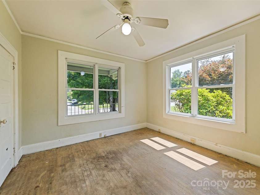 205 Hazelwood Avenue, Waynesville, NC 28786.  MLS# CAR4274763, YatesRealty ID 23475. 