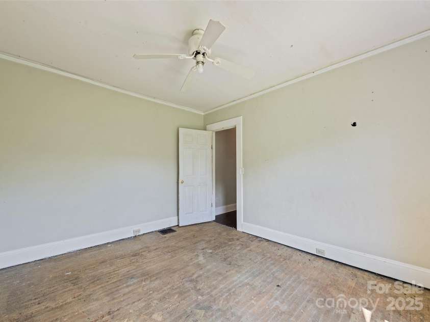 205 Hazelwood Avenue, Waynesville, NC 28786.  MLS# CAR4274763, YatesRealty ID 23475. 