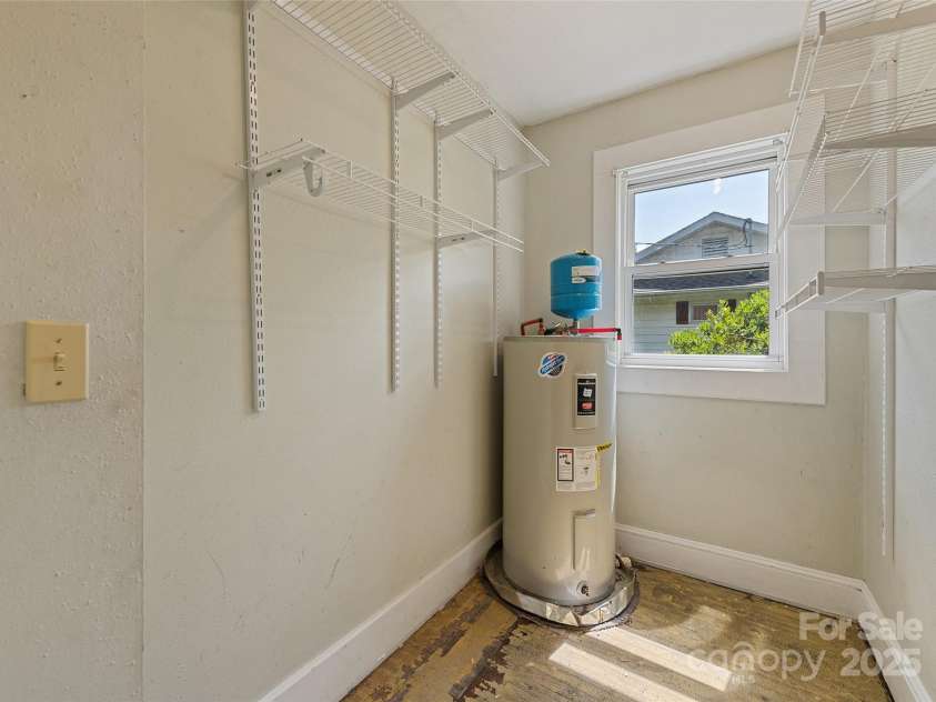 205 Hazelwood Avenue, Waynesville, NC 28786.  MLS# CAR4274763, YatesRealty ID 23475. 