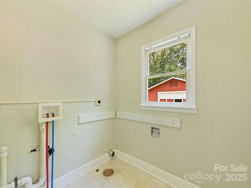 205 Hazelwood Avenue, Waynesville, NC 28786.  MLS# CAR4274763, YatesRealty ID 23475. 