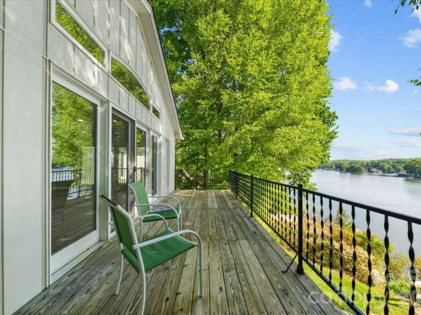 330 Hillview Drive, Lexington, NC 27292.  MLS# CAR4372333, YatesRealty ID 23479. 