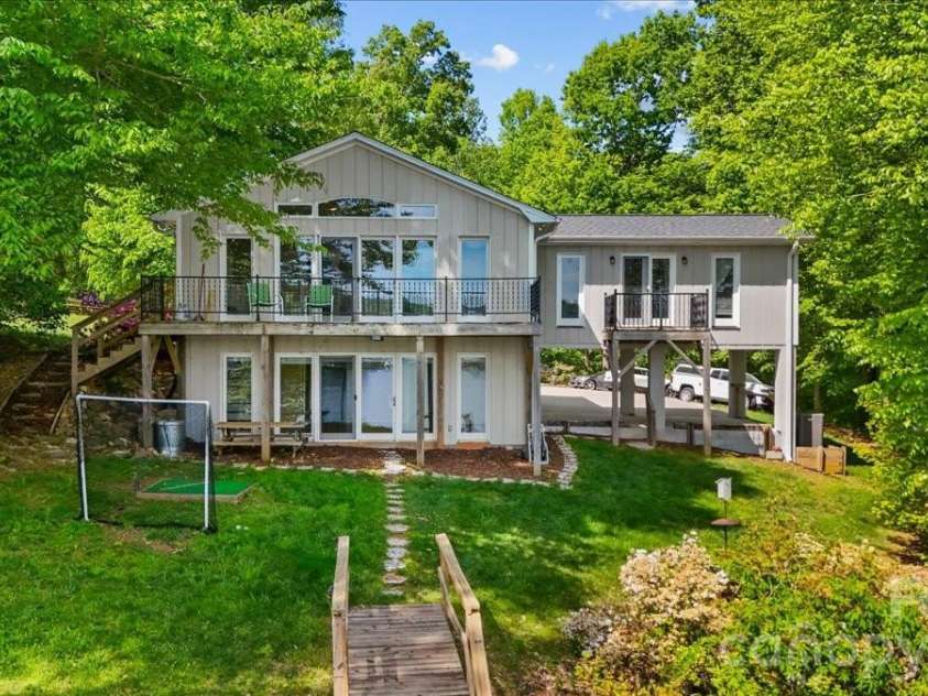 330 Hillview Drive, Lexington, NC 27292.  MLS# CAR4372333, YatesRealty ID 23479. 