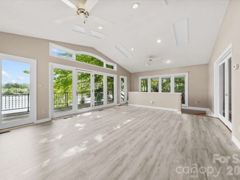 330 Hillview Drive, Lexington, NC 27292.  MLS# CAR4372333, YatesRealty ID 23479. 