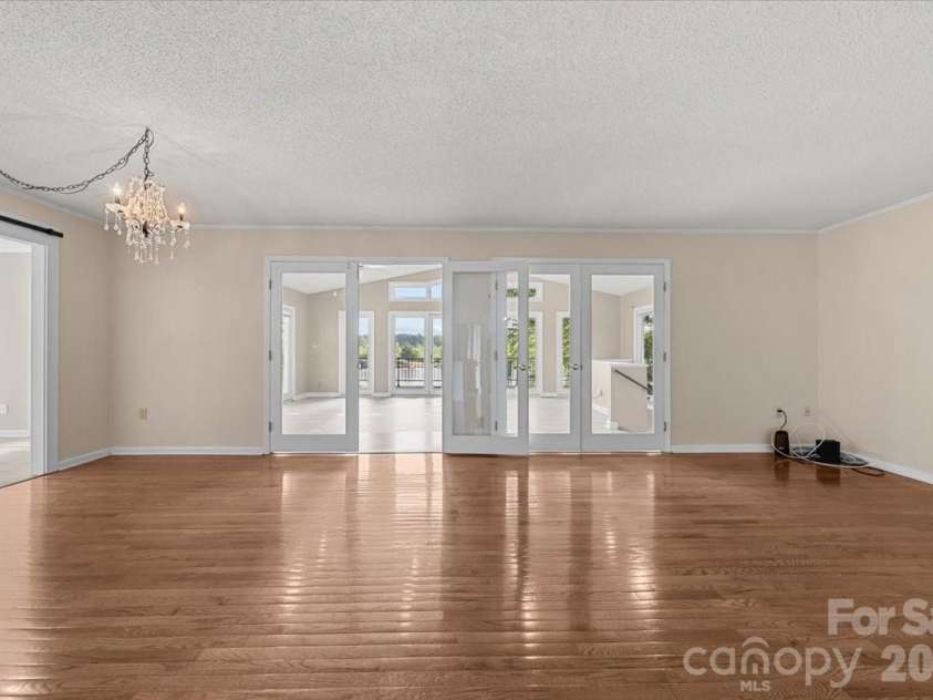 330 Hillview Drive, Lexington, NC 27292.  MLS# CAR4372333, YatesRealty ID 23479. 
