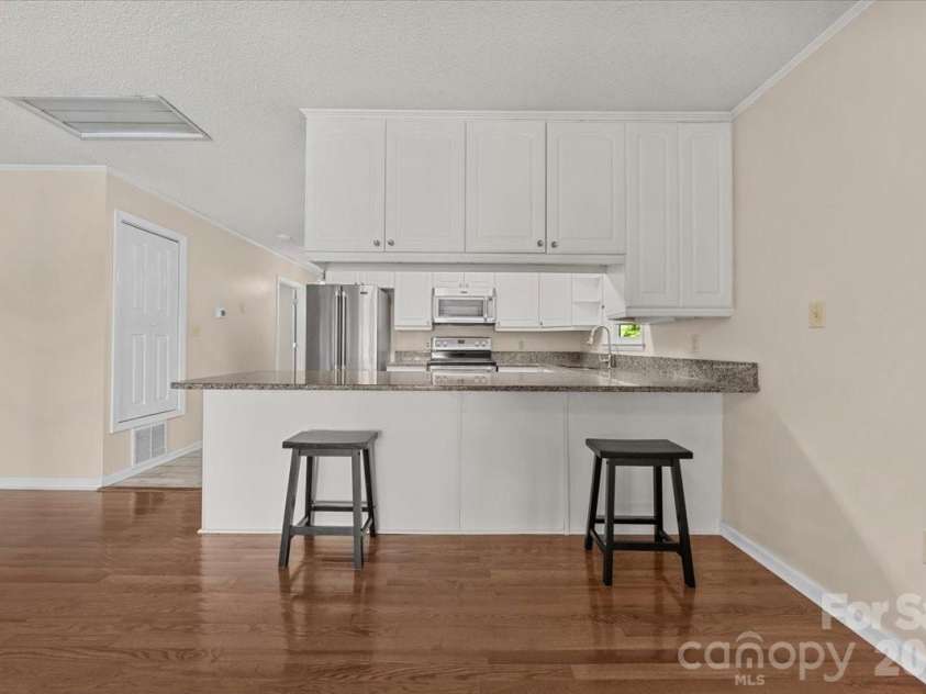 330 Hillview Drive, Lexington, NC 27292.  MLS# CAR4372333, YatesRealty ID 23479. 