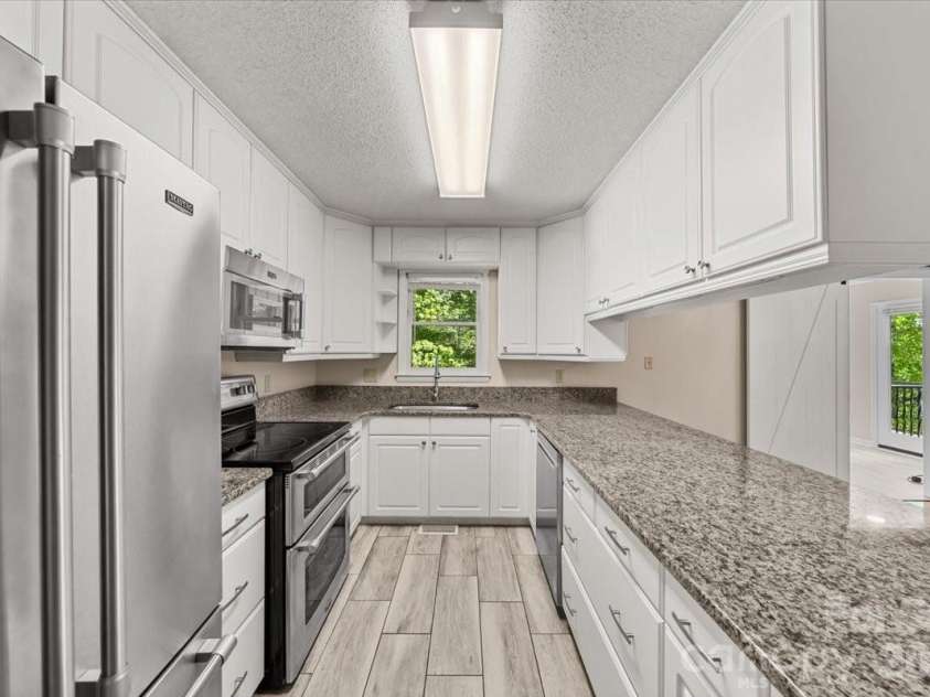 330 Hillview Drive, Lexington, NC 27292.  MLS# CAR4372333, YatesRealty ID 23479. 