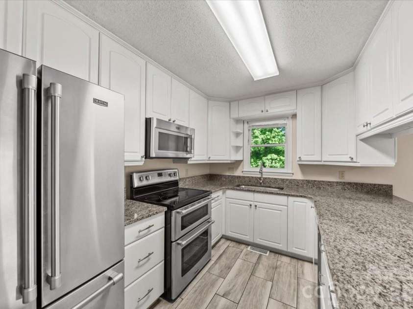 330 Hillview Drive, Lexington, NC 27292.  MLS# CAR4372333, YatesRealty ID 23479. 