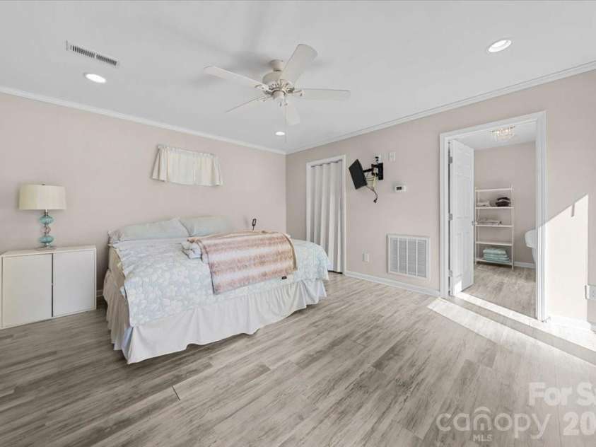 330 Hillview Drive, Lexington, NC 27292.  MLS# CAR4372333, YatesRealty ID 23479. 