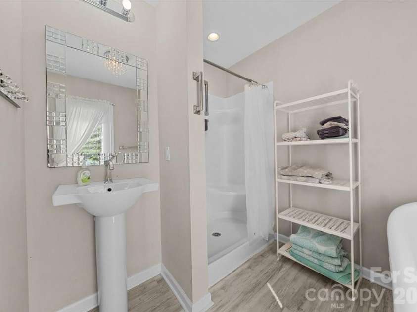330 Hillview Drive, Lexington, NC 27292.  MLS# CAR4372333, YatesRealty ID 23479. 