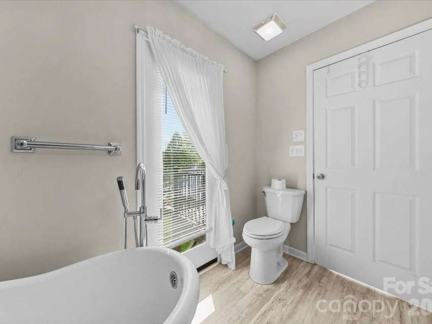 330 Hillview Drive, Lexington, NC 27292.  MLS# CAR4372333, YatesRealty ID 23479. 