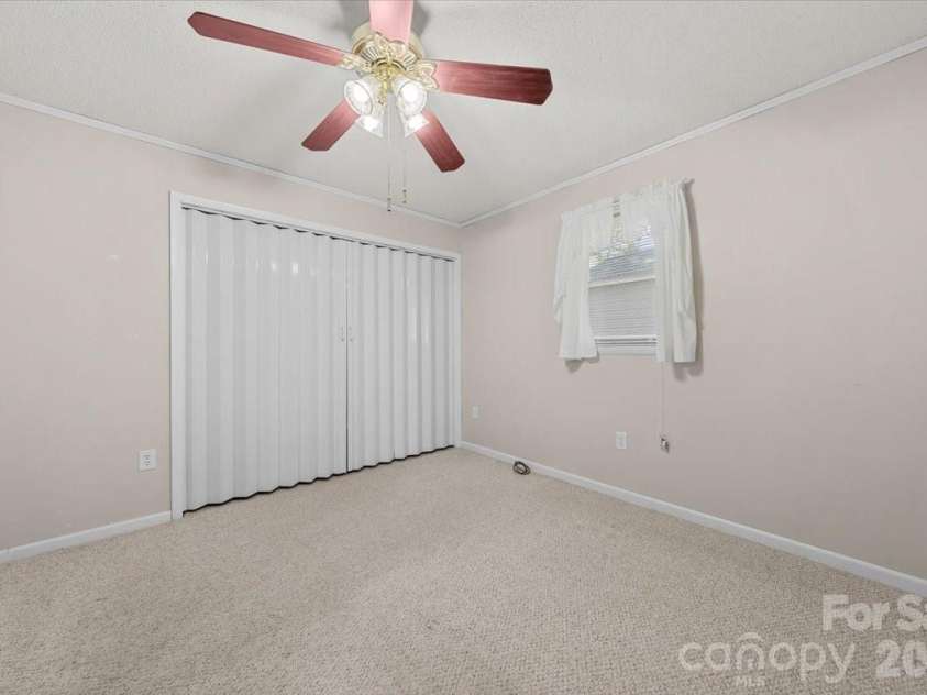 330 Hillview Drive, Lexington, NC 27292.  MLS# CAR4372333, YatesRealty ID 23479. 