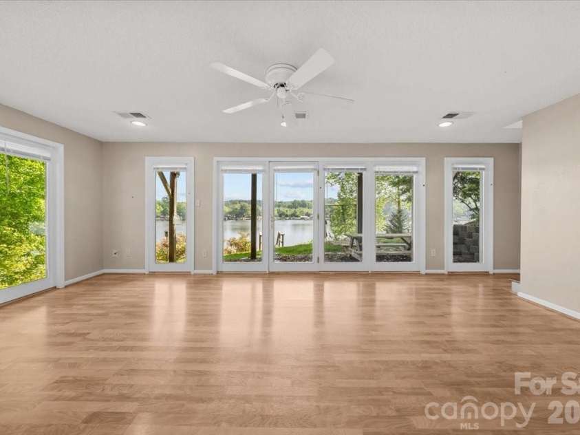 330 Hillview Drive, Lexington, NC 27292.  MLS# CAR4372333, YatesRealty ID 23479. 