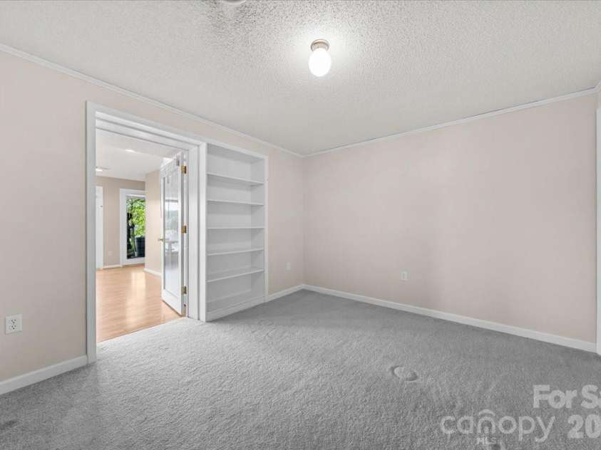 330 Hillview Drive, Lexington, NC 27292.  MLS# CAR4372333, YatesRealty ID 23479. 