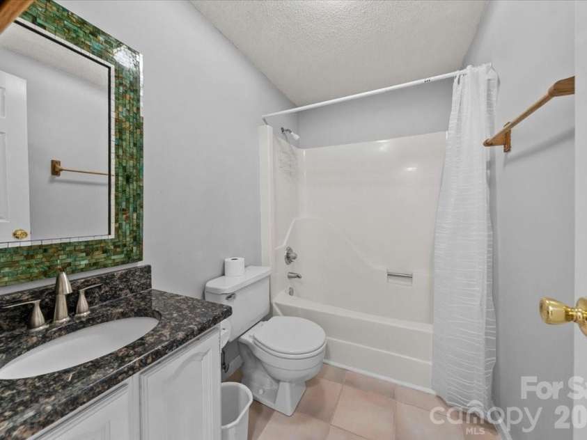 330 Hillview Drive, Lexington, NC 27292.  MLS# CAR4372333, YatesRealty ID 23479. 