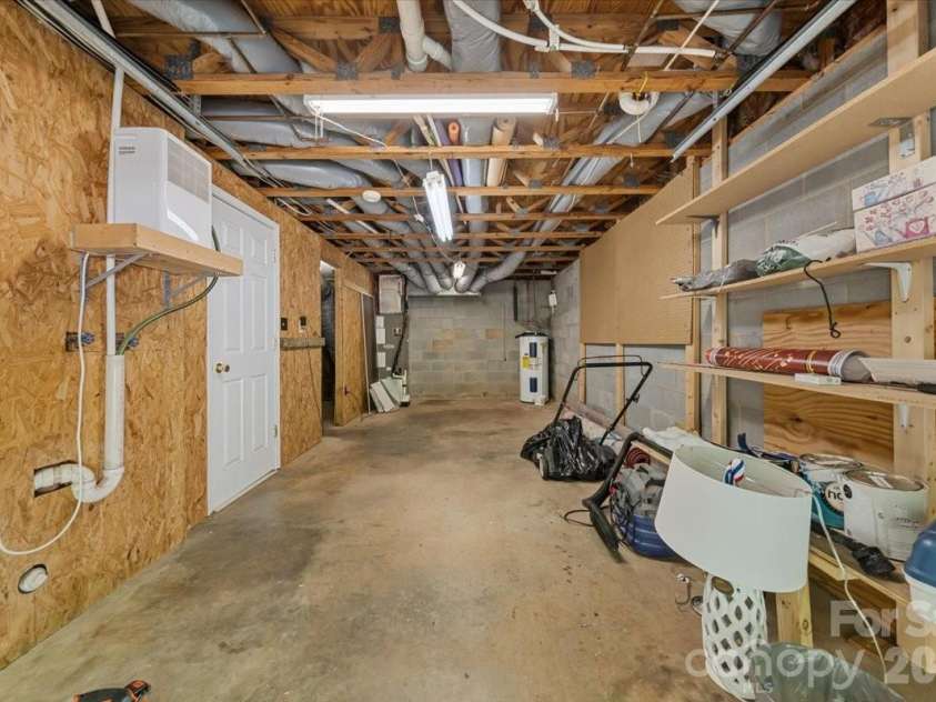 330 Hillview Drive, Lexington, NC 27292.  MLS# CAR4372333, YatesRealty ID 23479. 