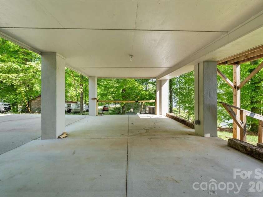 330 Hillview Drive, Lexington, NC 27292.  MLS# CAR4372333, YatesRealty ID 23479. 