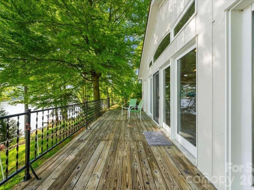 330 Hillview Drive, Lexington, NC 27292.  MLS# CAR4372333, YatesRealty ID 23479. 