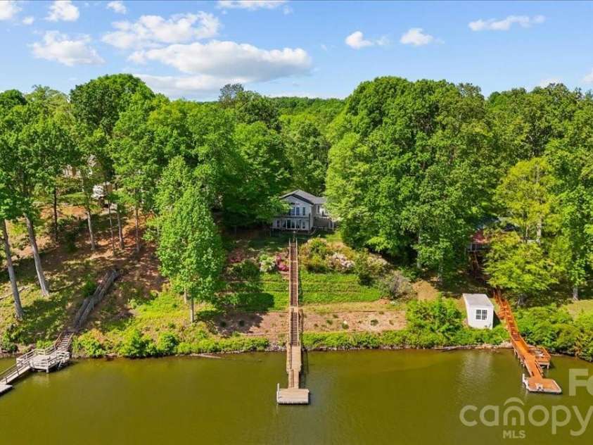 330 Hillview Drive, Lexington, NC 27292.  MLS# CAR4372333, YatesRealty ID 23479. 