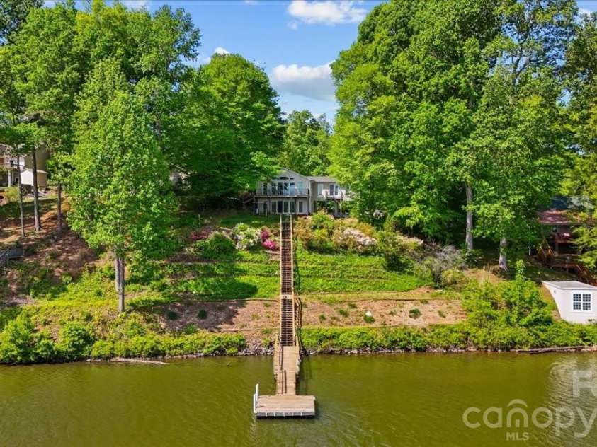 330 Hillview Drive, Lexington, NC 27292.  MLS# CAR4372333, YatesRealty ID 23479. 