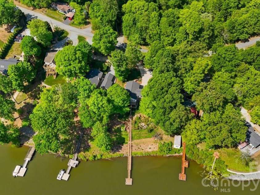 330 Hillview Drive, Lexington, NC 27292.  MLS# CAR4372333, YatesRealty ID 23479. 