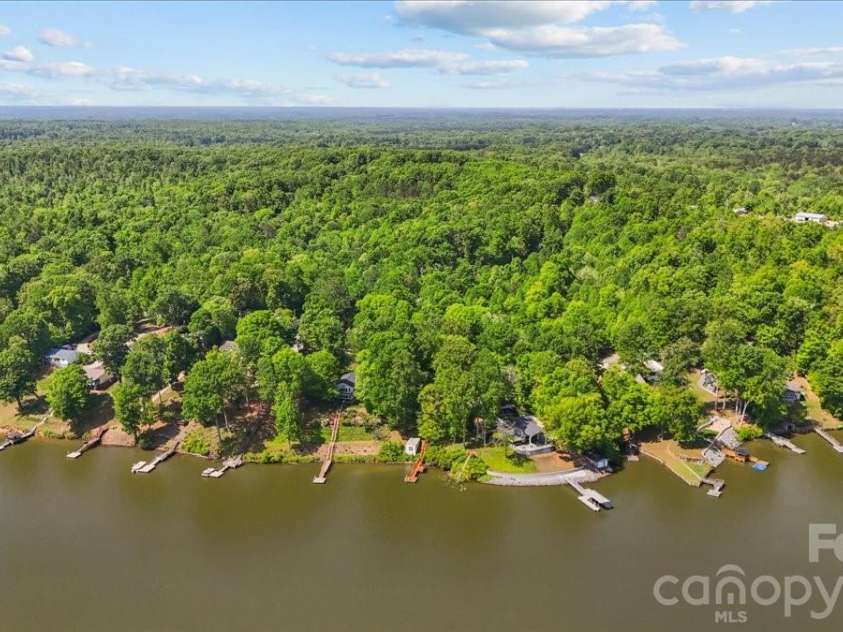 330 Hillview Drive, Lexington, NC 27292.  MLS# CAR4372333, YatesRealty ID 23479. 