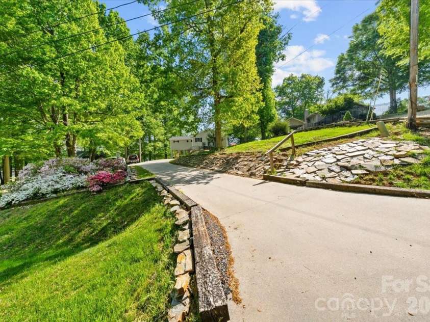330 Hillview Drive, Lexington, NC 27292.  MLS# CAR4372333, YatesRealty ID 23479. Spacious lot