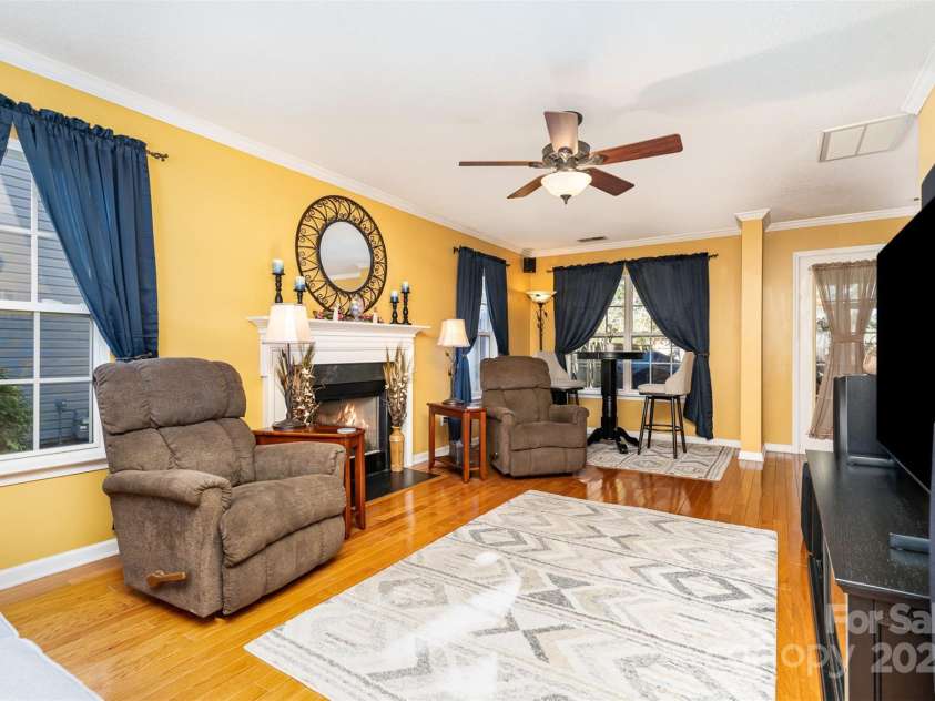 12421 Poplar Forest Drive, Charlotte, NC 28278.  MLS# CAR4232108, YatesRealty ID 2348. 