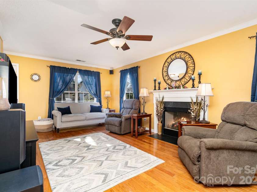 12421 Poplar Forest Drive, Charlotte, NC 28278.  MLS# CAR4232108, YatesRealty ID 2348. 