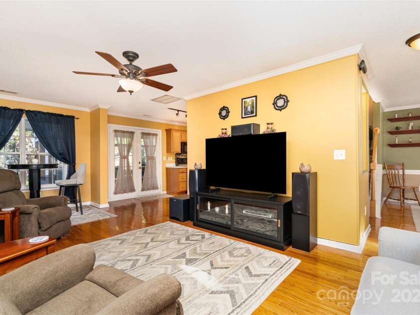 12421 Poplar Forest Drive, Charlotte, NC 28278.  MLS# CAR4232108, YatesRealty ID 2348. 