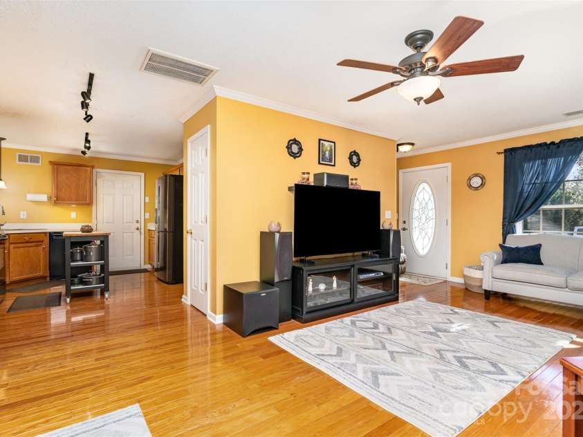 12421 Poplar Forest Drive, Charlotte, NC 28278.  MLS# CAR4232108, YatesRealty ID 2348. 