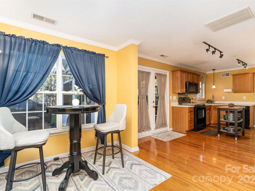 12421 Poplar Forest Drive, Charlotte, NC 28278.  MLS# CAR4232108, YatesRealty ID 2348. 