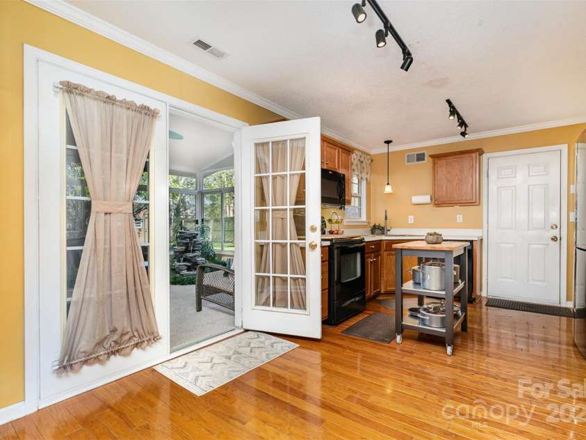 12421 Poplar Forest Drive, Charlotte, NC 28278.  MLS# CAR4232108, YatesRealty ID 2348. 