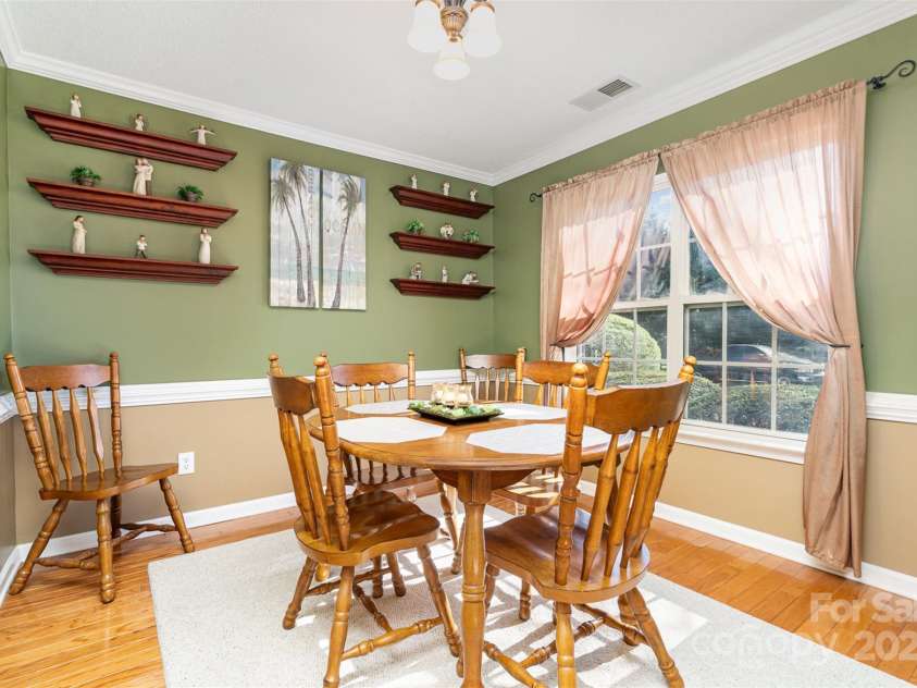 12421 Poplar Forest Drive, Charlotte, NC 28278.  MLS# CAR4232108, YatesRealty ID 2348. 