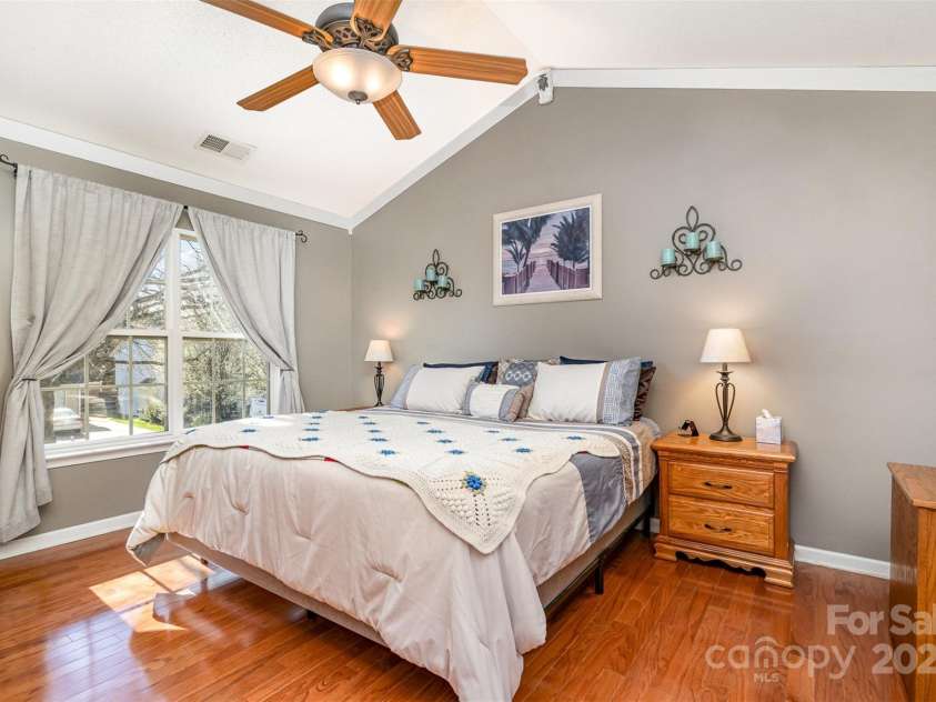 12421 Poplar Forest Drive, Charlotte, NC 28278.  MLS# CAR4232108, YatesRealty ID 2348. 