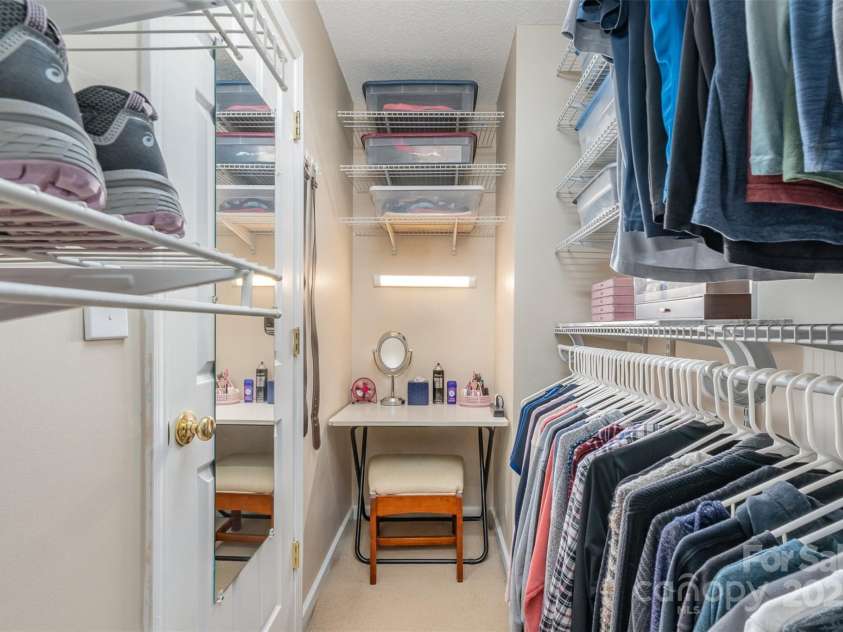 12421 Poplar Forest Drive, Charlotte, NC 28278.  MLS# CAR4232108, YatesRealty ID 2348. 