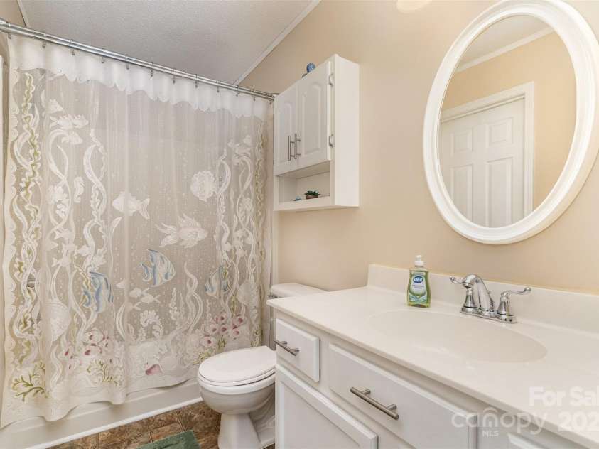 12421 Poplar Forest Drive, Charlotte, NC 28278.  MLS# CAR4232108, YatesRealty ID 2348. 